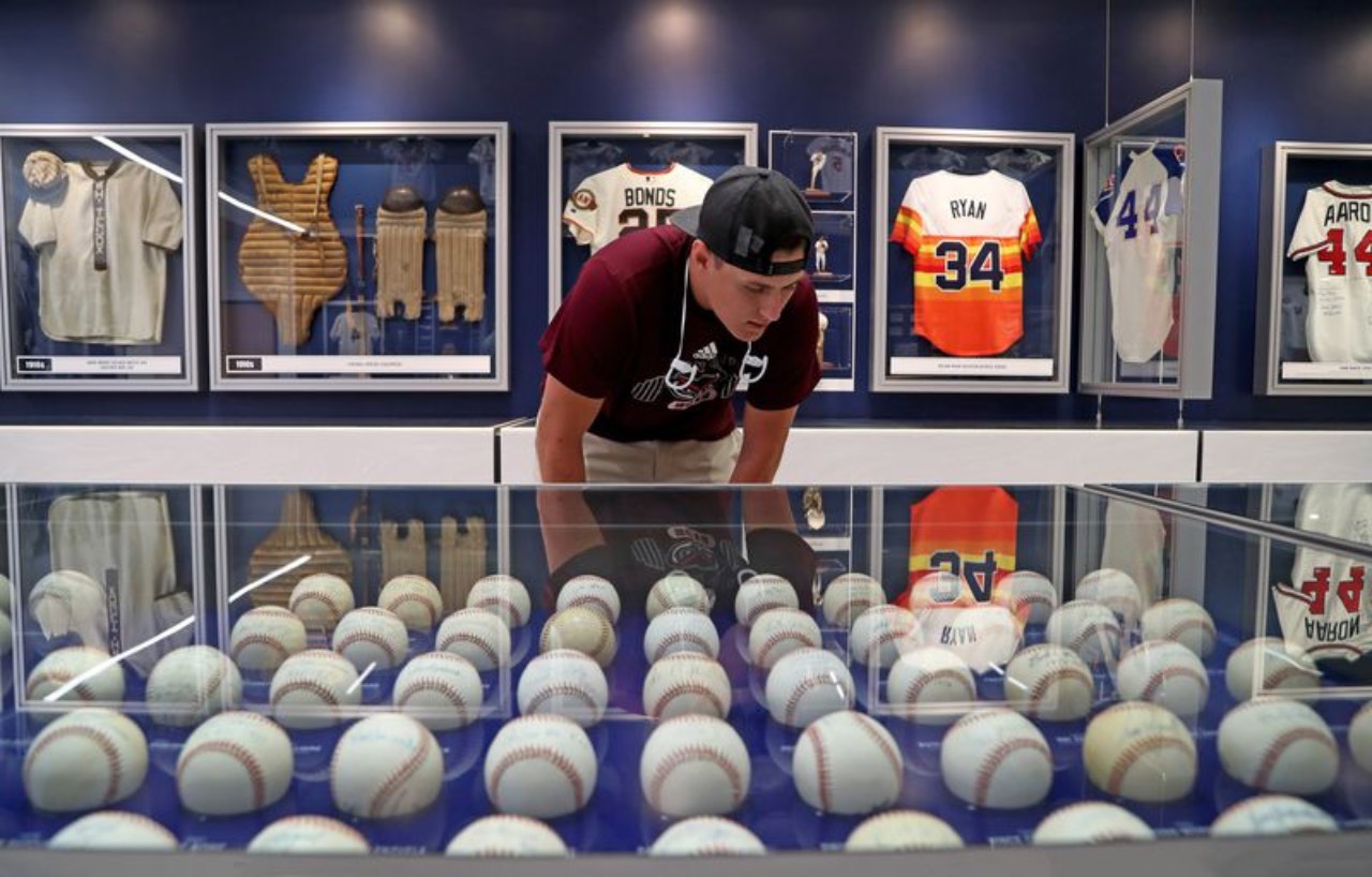 $10M sports memorabilia collection opens at Florida Atlantic University