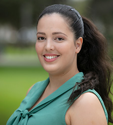 Headshot of Aline Guimaraes Santana