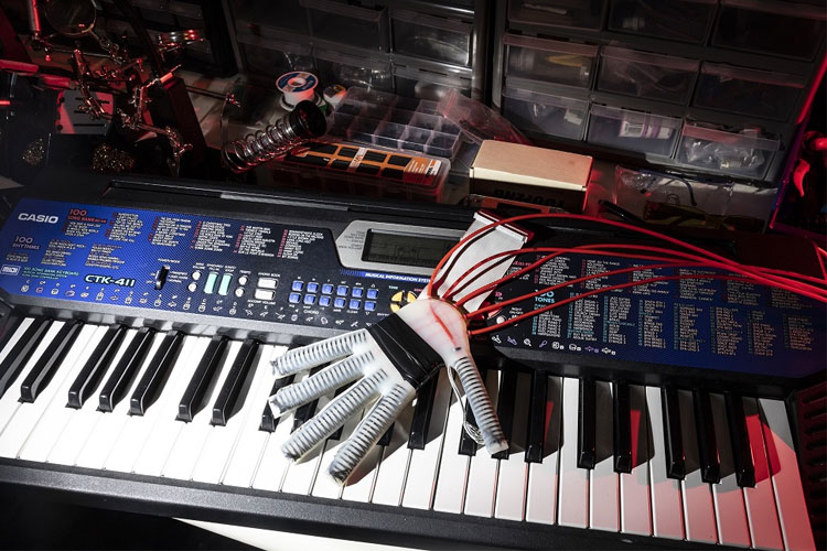 Robotic Glove Lends a ‘Hand’ 